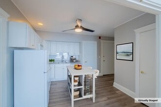 285 Lynn Shore Dr, Unit 302 in Lynn, MA - Building Photo - Building Photo