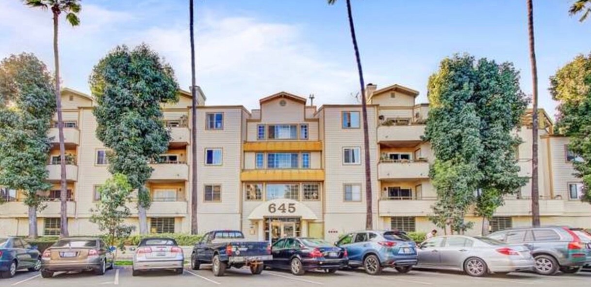 645 Chestnut Ave, Unit 219 in Long Beach, CA - Foto de edificio