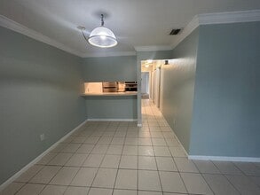 1228 SE 24th Ave, Unit 1228 SE 24 Ave- B in Cape Coral, FL - Foto de edificio - Building Photo