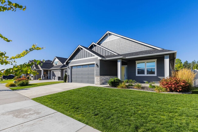 6931 Dubuis Dr in Coeur d'Alene, ID - Foto de edificio - Building Photo