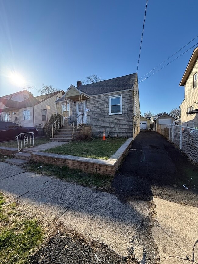 520 Purce St in Hillside, NJ - Building Photo - Building Photo