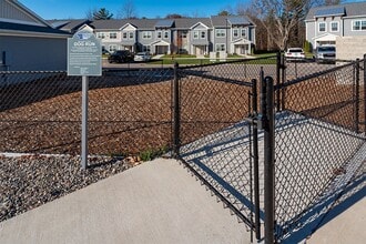 Meadow Creek Flats in Rockford, MI - Foto de edificio - Building Photo