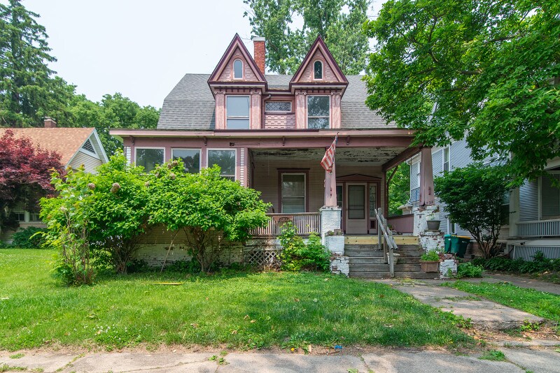 724 W Prairie Ave in Decatur, IL - Building Photo