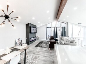 9483 S Buttonwood Dr, Unit 3 - West Bedroom in Sandy, UT - Foto de edificio - Building Photo