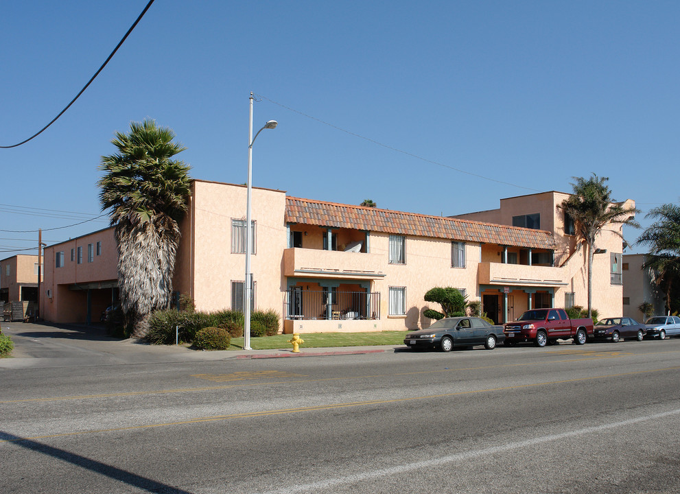 1200 N H St in Oxnard, CA - Building Photo