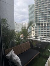 1050 Brickell Ave, Unit L818 in Miami, FL - Building Photo - Building Photo