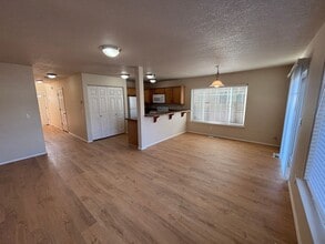 4121 Geranium Loop NE in Salem, OR - Building Photo - Building Photo