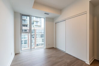 1660 Bloor St W in Toronto, ON - Building Photo - Building Photo