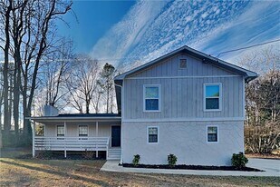 4330 Treeline Way in Douglasville, GA - Building Photo
