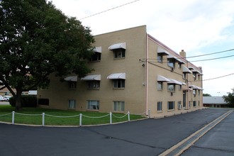 Ridge Manor Apartments in Wheat Ridge, CO - Building Photo - Building Photo