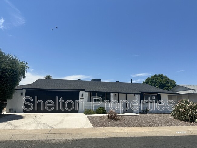property at 10806 W Camelot Cir