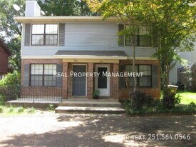 959 Dickenson Ave in Mobile, AL - Building Photo
