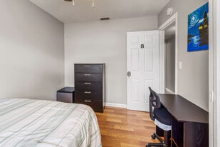 7042 Rollo Rd in Jacksonville, FL - Building Photo