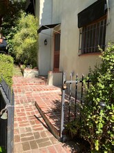 2272 Silver Ridge Ave, Unit 1 in Los Angeles, CA - Foto de edificio - Building Photo