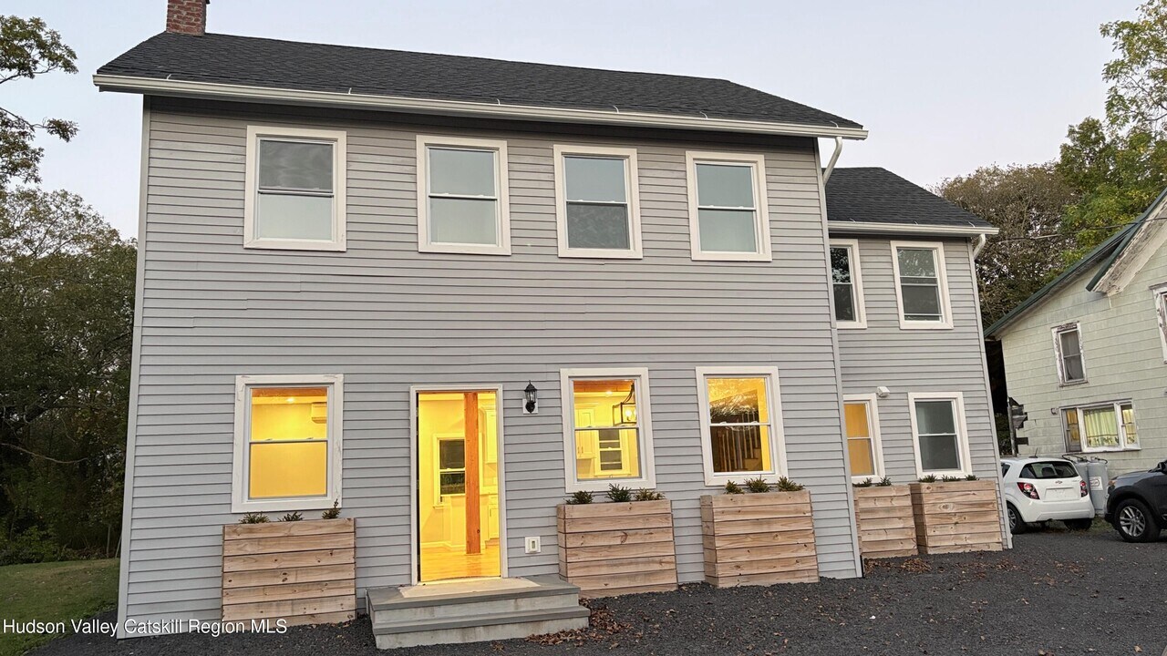 54 Grove St in Cairo, NY - Building Photo