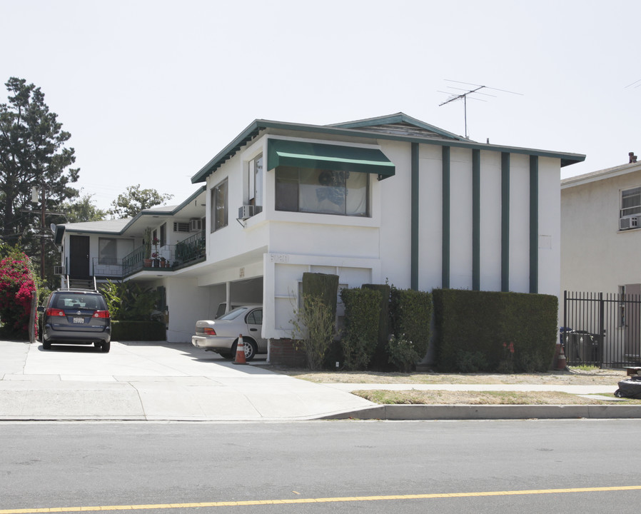 6120 Radford Ave in North Hollywood, CA - Building Photo