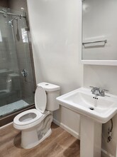 806 N Poinsettia Pl, Unit 806 in Los Angeles, CA - Building Photo - Building Photo