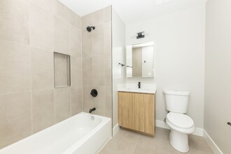 6018 N Winthrop Ave in Chicago, IL - Building Photo - Building Photo