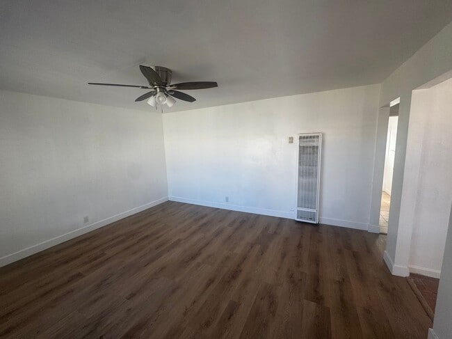 1499 W 35th Pl in Los Angeles, CA - Foto de edificio - Building Photo