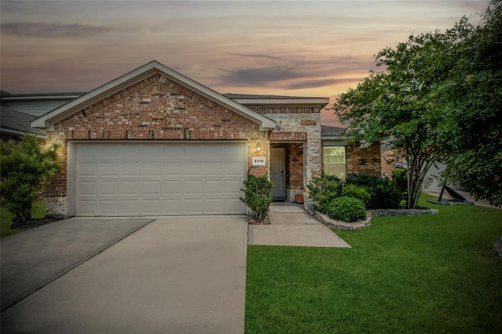 5710 Camelia Evergreen Ln in Richmond, TX - Building Photo