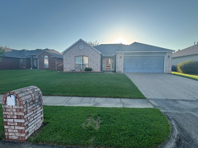 3220 North 3rd Pl E