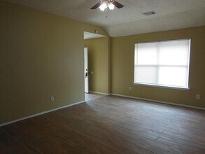 1402 Sycamore Leaf Way in Conroe, TX - Building Photo - Building Photo