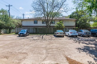 8811 Carousel Ln in Houston, TX - Building Photo - Building Photo