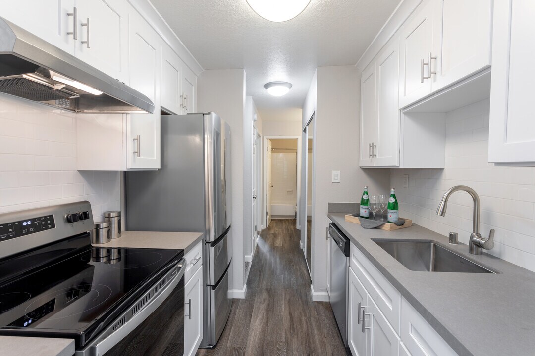 The Arbors Apartments in Walnut Creek, CA - Building Photo