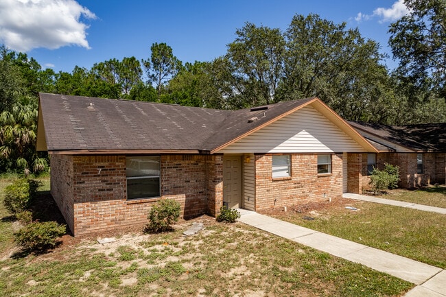 Fruitland Acres in Fruitland Park, FL - Foto de edificio - Primary Photo
