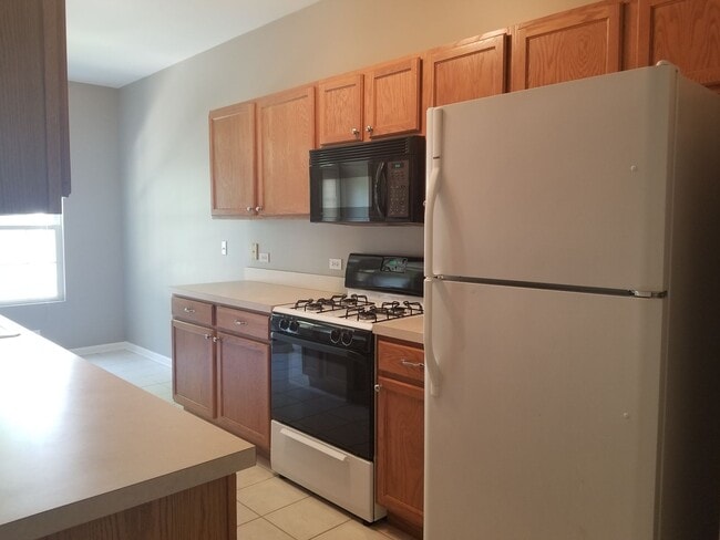 742 County Line Rd in Aurora, IL - Building Photo - Building Photo