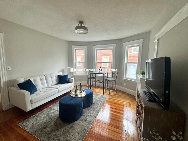 84 Quincy St, Unit 1 in Medford, MA - Building Photo - Building Photo
