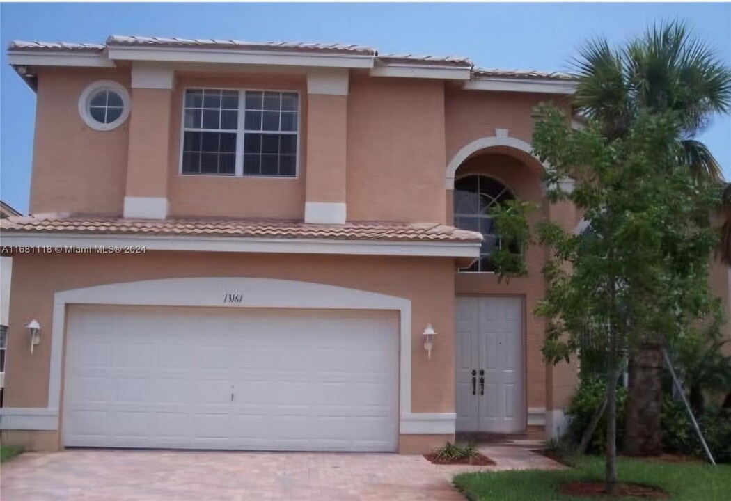 13161 SW 45th Dr in Miramar, FL - Building Photo