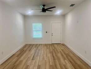 714 Sycamore St in Lockhart, TX - Building Photo - Building Photo