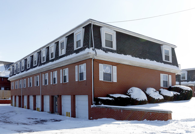 Linden House in Muncie, IN - Foto de edificio - Building Photo