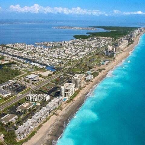 1933 NE Lake Pl in Jensen Beach, FL - Foto de edificio - Building Photo