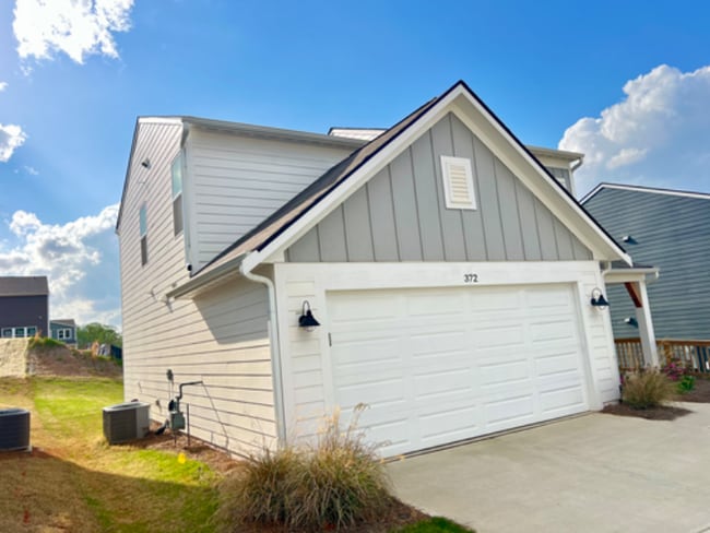 372 Traminer Wy in Braselton, GA - Building Photo - Building Photo