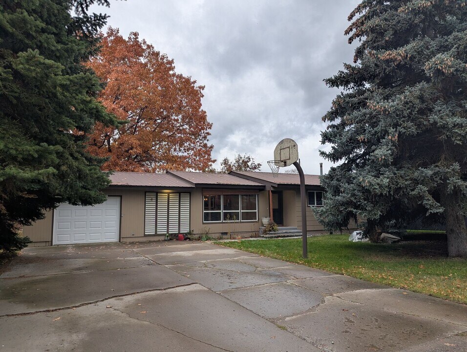 1460 Marjorie St in Columbia Falls, MT - Building Photo