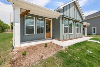 1207 Chestnut Ct in Runaway Bay, TX - Building Photo - Building Photo