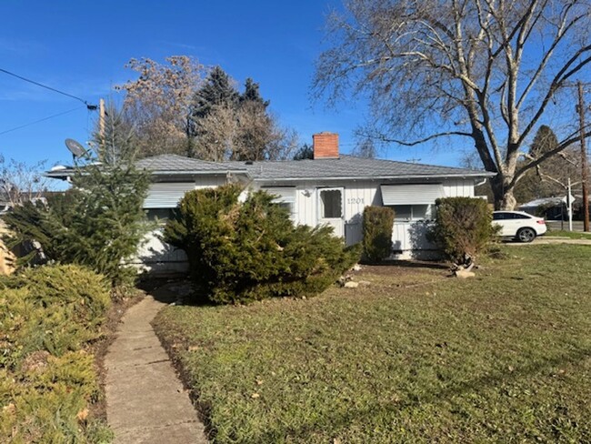 1201 Siskiyou Blvd in Medford, OR - Building Photo - Building Photo