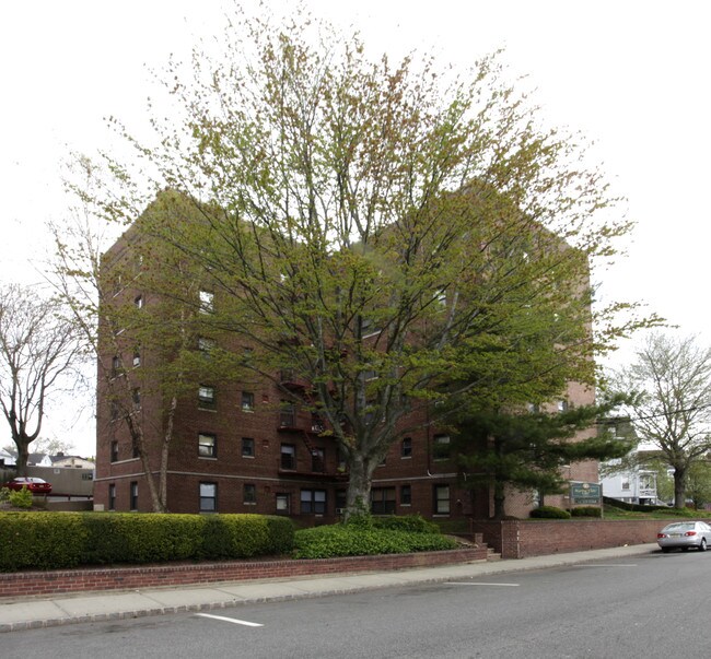 Marineview East & West in Perth Amboy, NJ - Foto de edificio - Building Photo