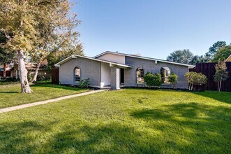 3118 Bluestem Dr in Garland, TX - Foto de edificio - Building Photo