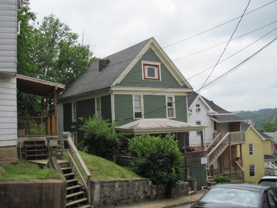 211 Richwood Ave in Morgantown, WV - Building Photo