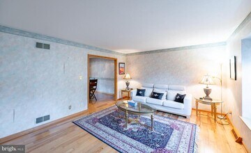 211 Caravan Dr in Birdsboro, PA - Building Photo - Building Photo