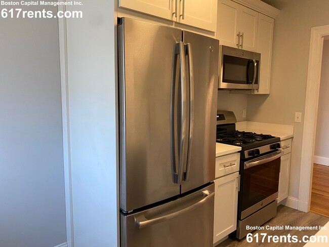 14 Mount Ida St, Unit 4 in Newton, MA - Foto de edificio - Building Photo