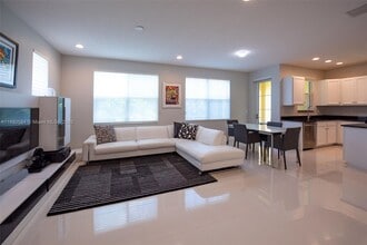 12410 NW 33rd St in Sunrise, FL - Building Photo - Building Photo