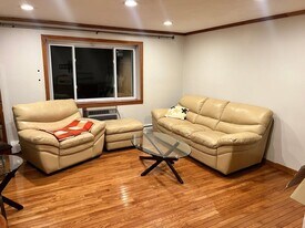 20 Bryon Rd, Unit 3 in Chestnut Hill, MA - Building Photo