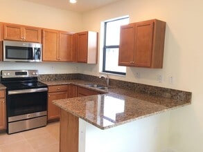3331 W 94th Terrace in Hialeah, FL - Building Photo - Building Photo
