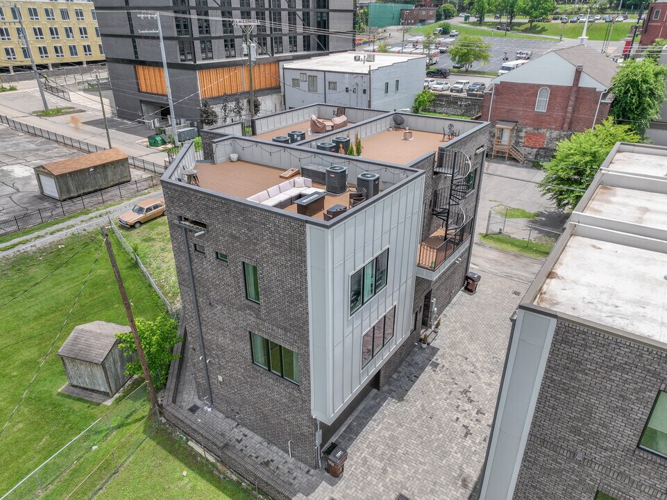106 N 8th St in Nashville, TN - Building Photo
