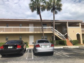922 Twin Lakes Dr-Unit -922 in Coral Springs, FL - Building Photo - Building Photo