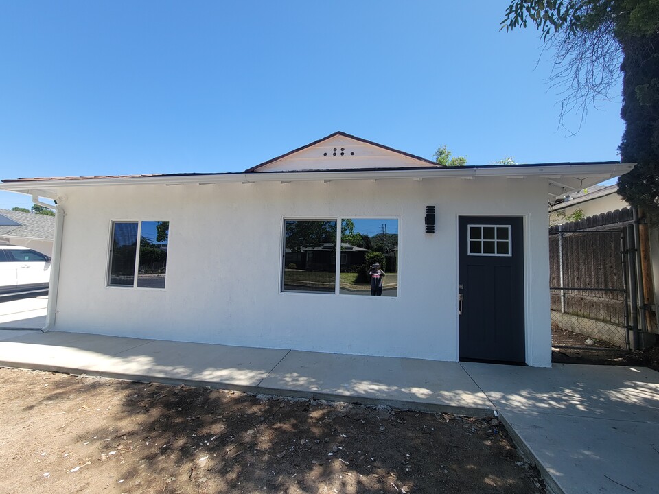 10330 Langmuir Ave in Los Angeles, CA - Building Photo